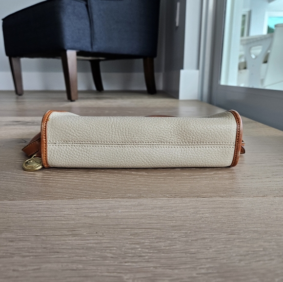 Dooney & Bourke Leather Crossbody Bag EUC - Picture 9 of 16